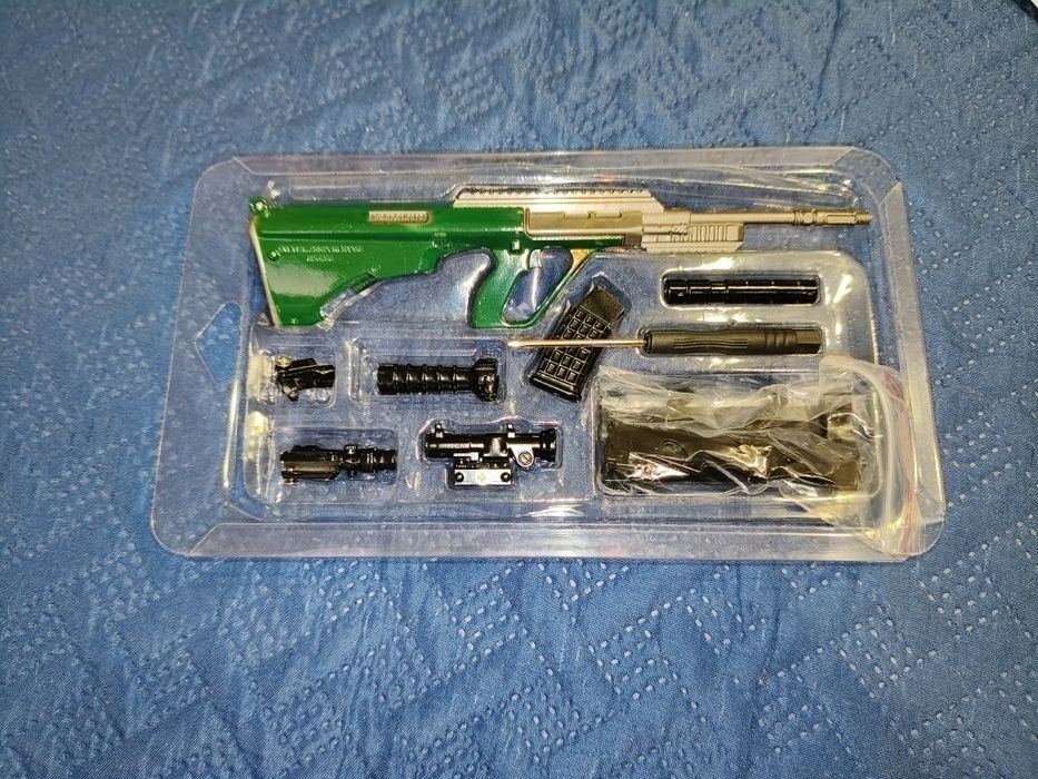 Metalowy odlewany ciśnieniowy model AUG z akcesoriami