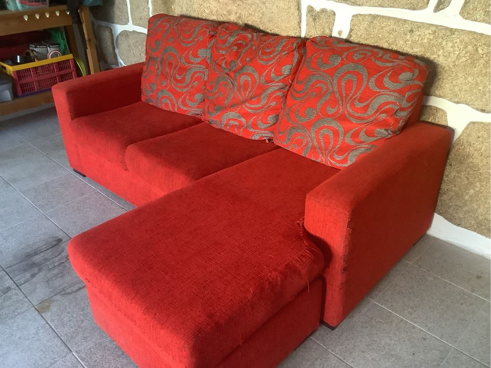 Sofá com chaise longue.