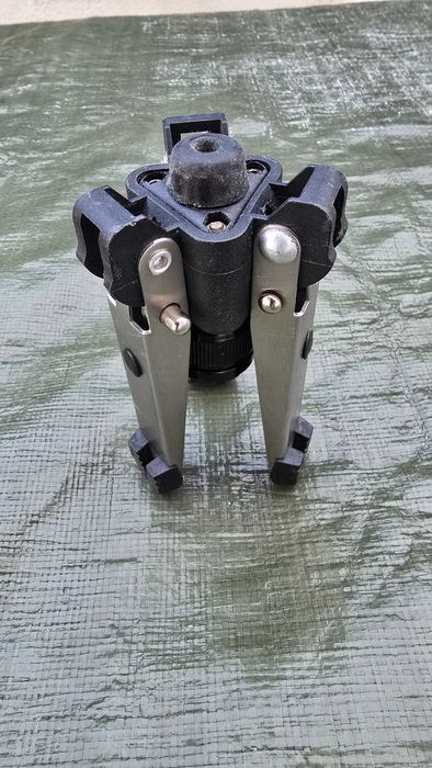 Mini tripé com estrutura robusta e design compacto