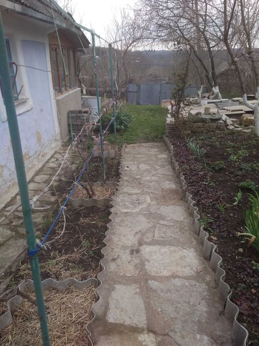 Два невеликих будинки  під дачу