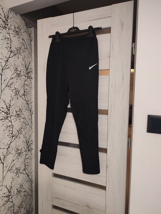 Spodnie dresowe treningowe Nike 147-158 cm