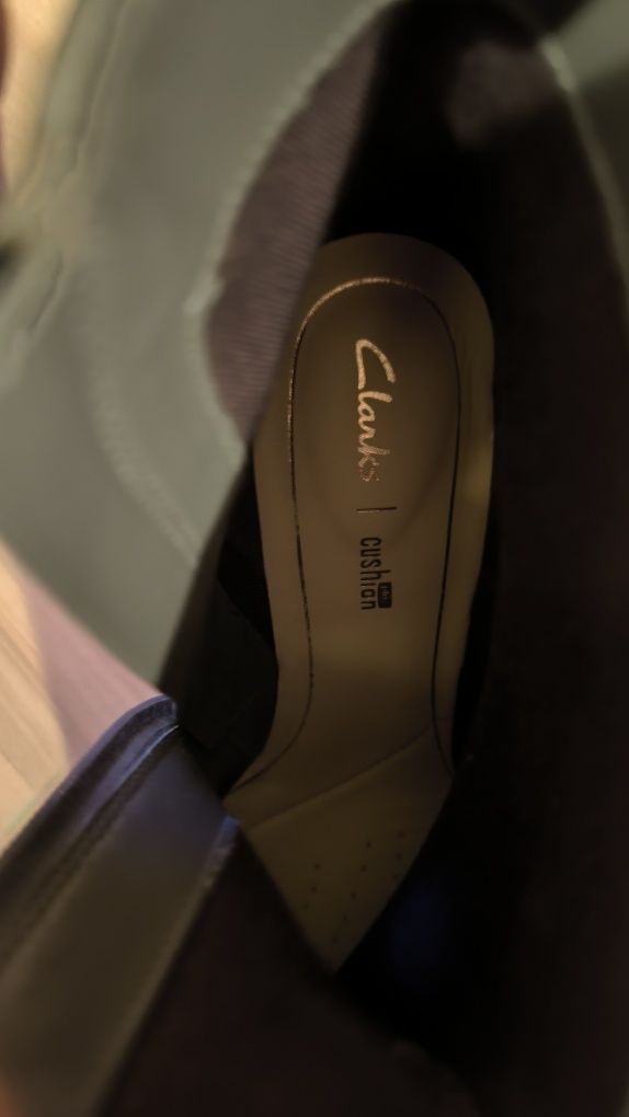 Szare botki Clarks