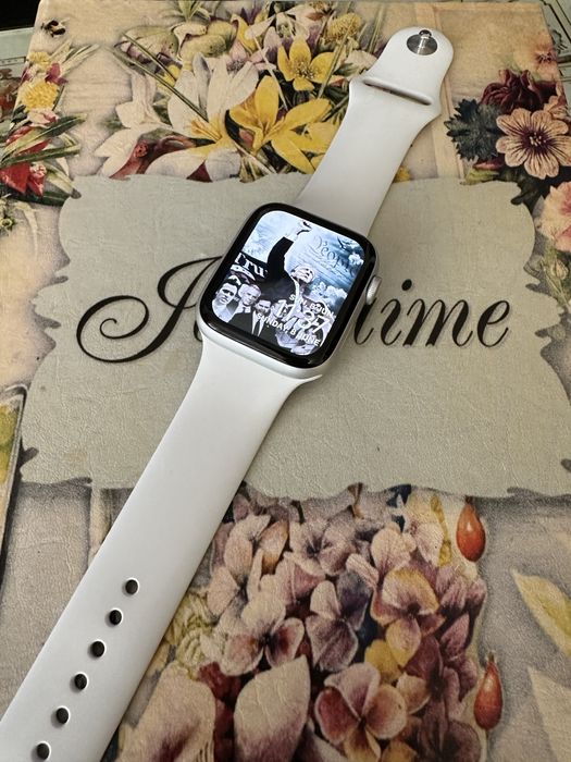 Apple Watch SE 2 2024 44mm Silver Aluminium