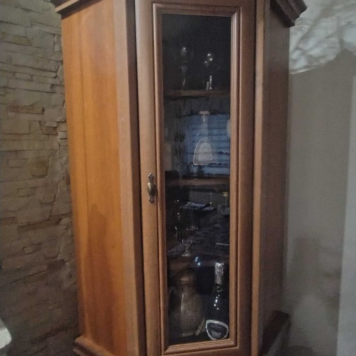 Witryna narożna, kredens