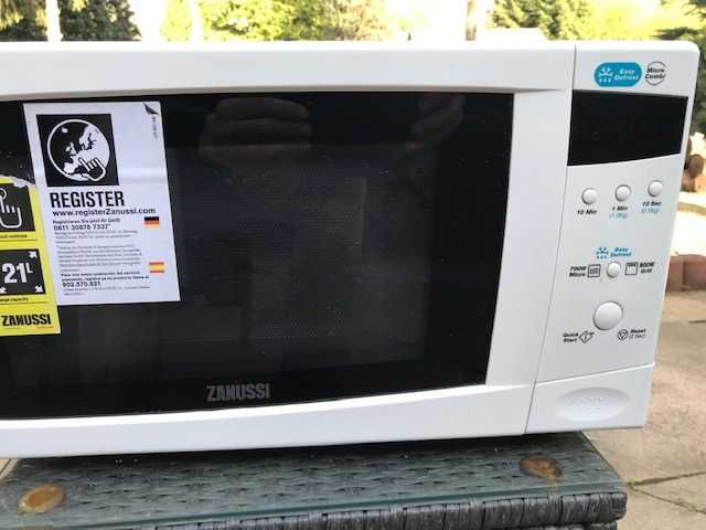 Kuchenka mikrofalowa Zanussi ZFG21210WA