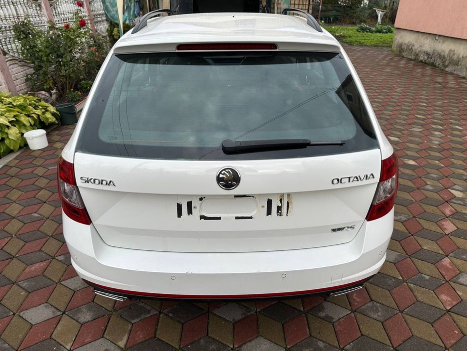 Ляда Кришка багажника Skoda Octavia A7 VRS Біла LF-9E 9P9P Рідна Фарба