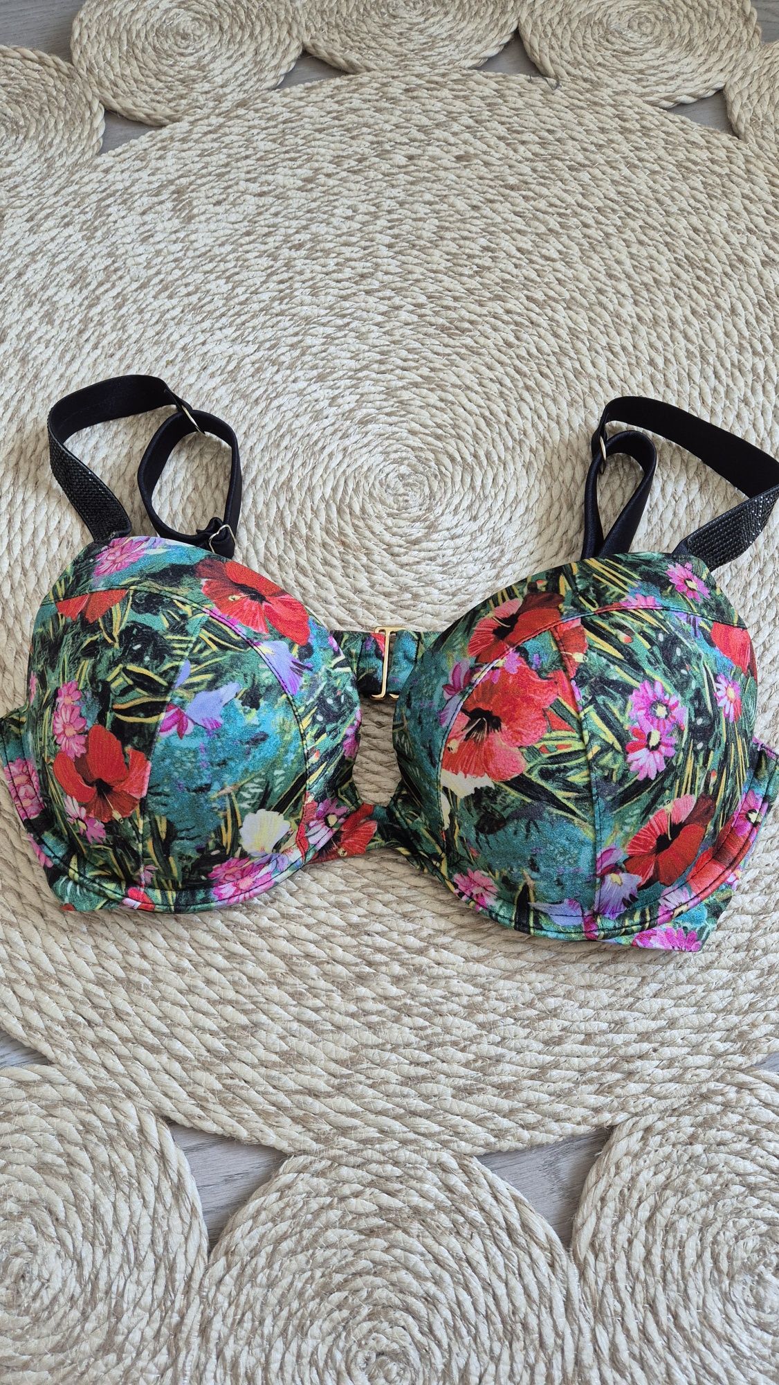 Верх купальника Victoria's Secret  розм. 32 D ( 70 -75)