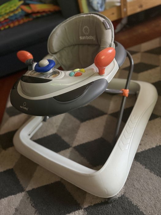 Oddam chodzik dziecięcy za