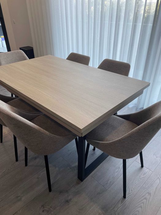 Mesa de jantar com cadeiras