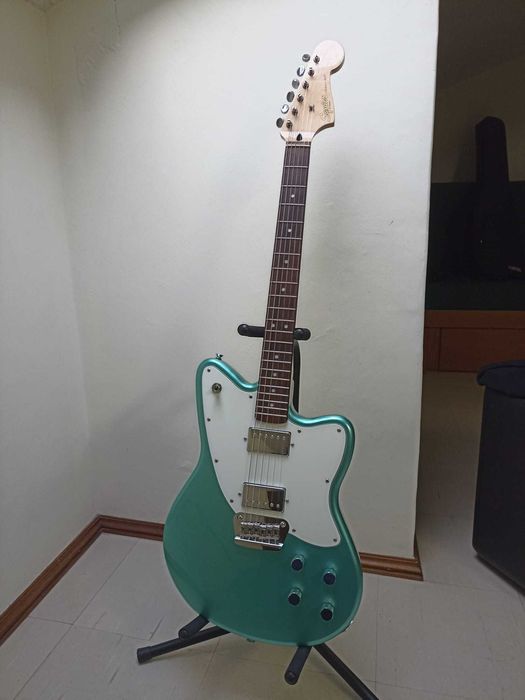 Guitarra Squier Paranormal Toronado, Mystic Seafoam