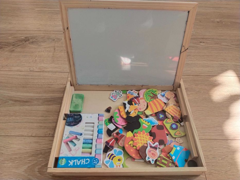 Tablica magnetyczna - układanka dla dzieci.