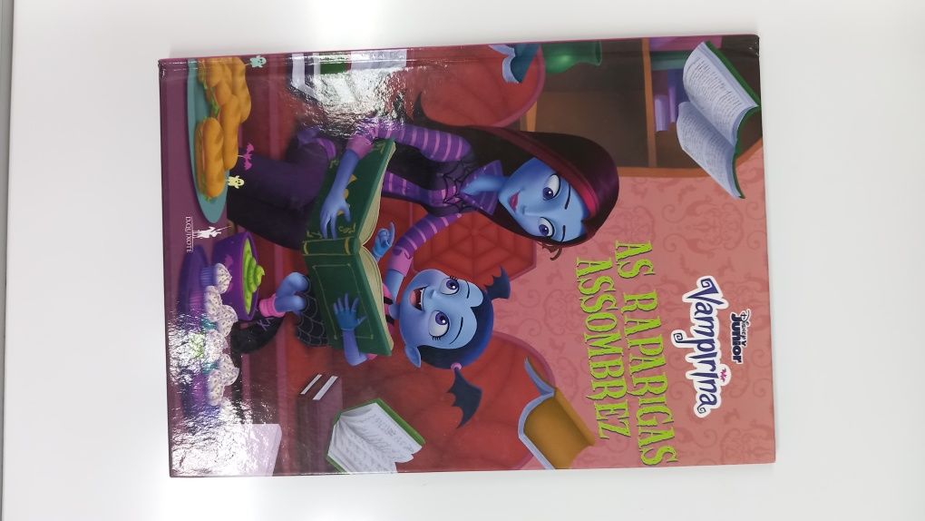 Coleção de Livros Vampirina