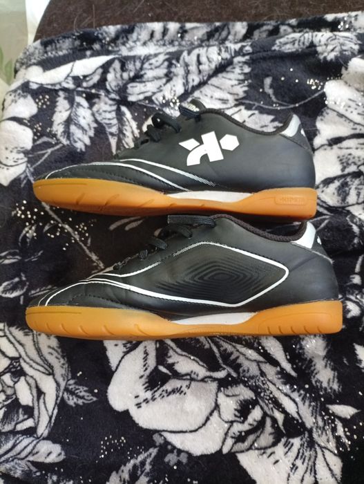 Kipsta halówki adidasy 32