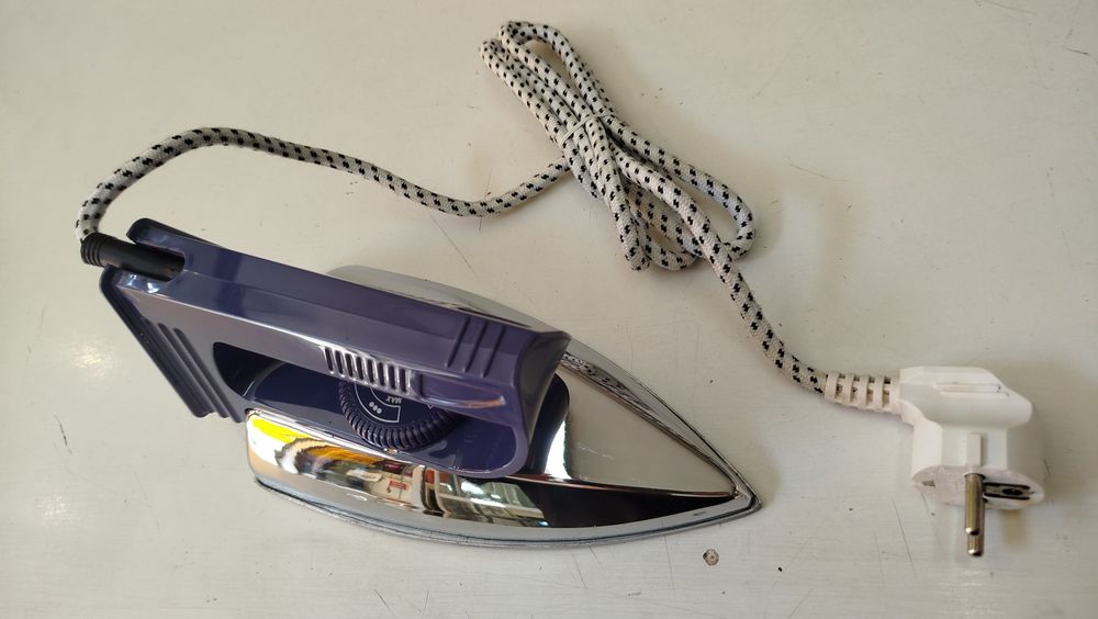 Ferro de engomar a seco Lloytron