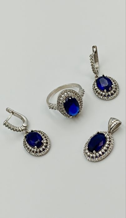 Серебряный набор с сапфирами  925 пробы