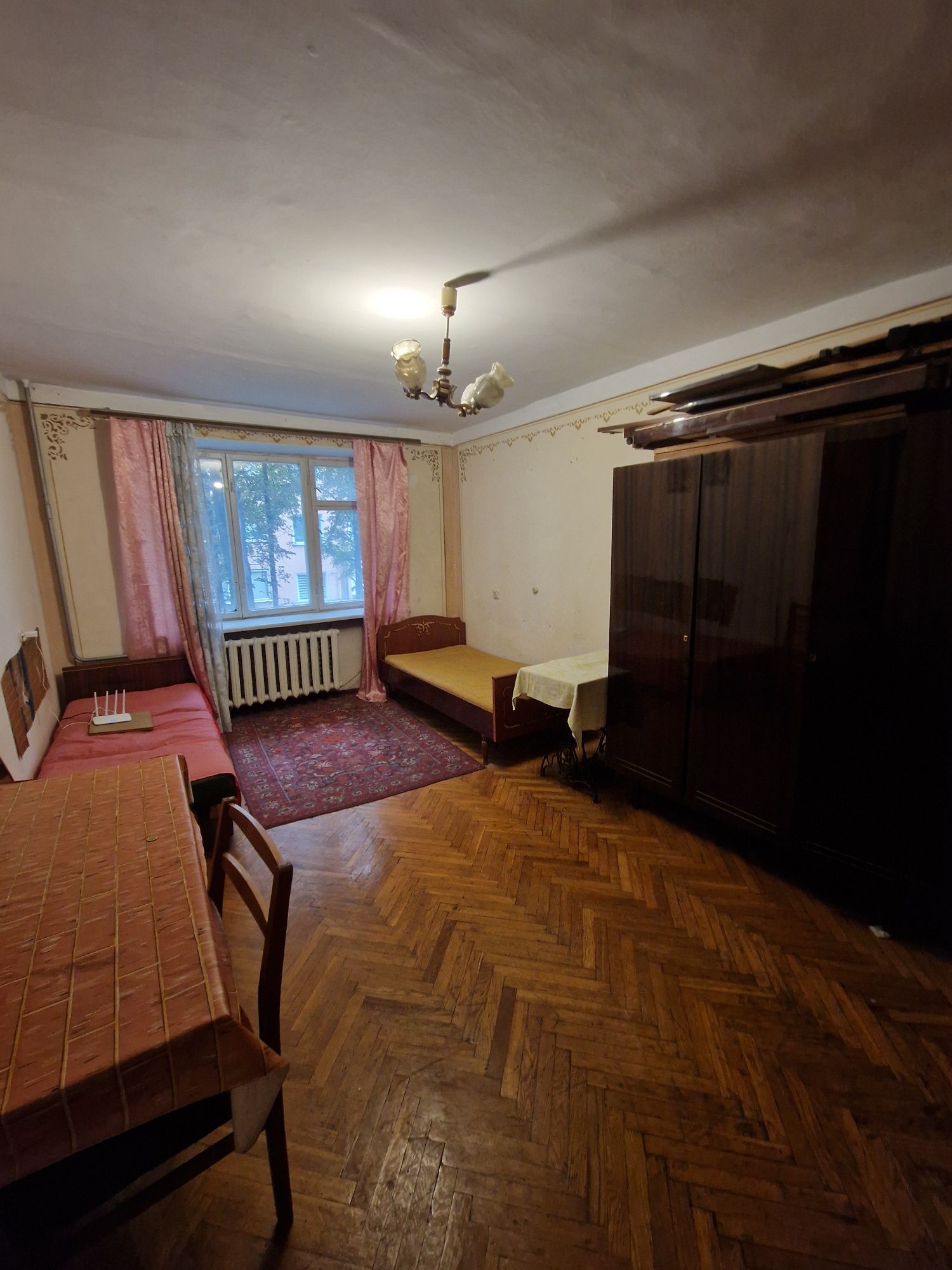 Здається місце в кімнаті на двох чоловік  центр , 2500 грн.