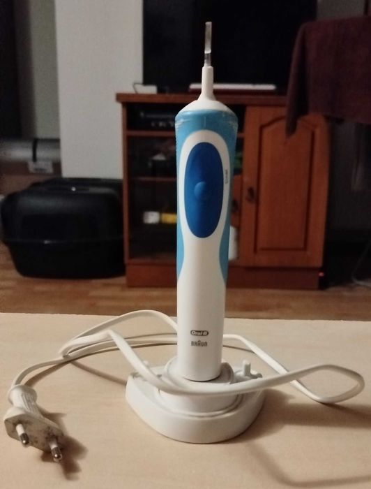 Szczoteczka elektryczna Oral-B - podstawka na dwie końcówki GRATIS!