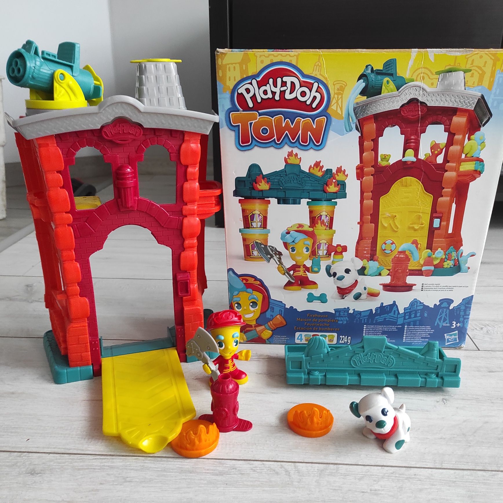 Hasbro Play-Doh Town Remiza Strażacka