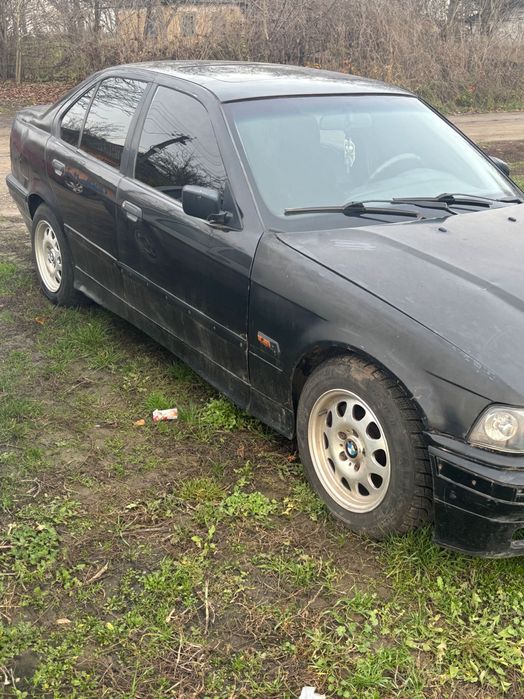 Продаю ВМВ Е-36 1.8 бензин