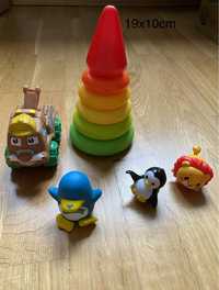 Plastykowe zabawki wieża zwierzątka i autka piszcząca