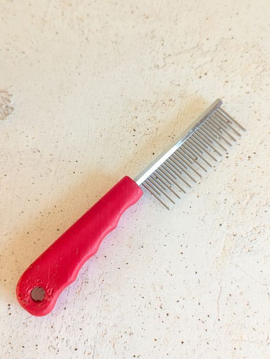 Metalowy grzebień do sierści