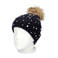 Gorro senhora com pérolas e pompom