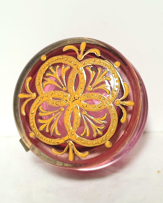 Lindissima pequena antiga caixa em vidro cranberry esmaltada à mão