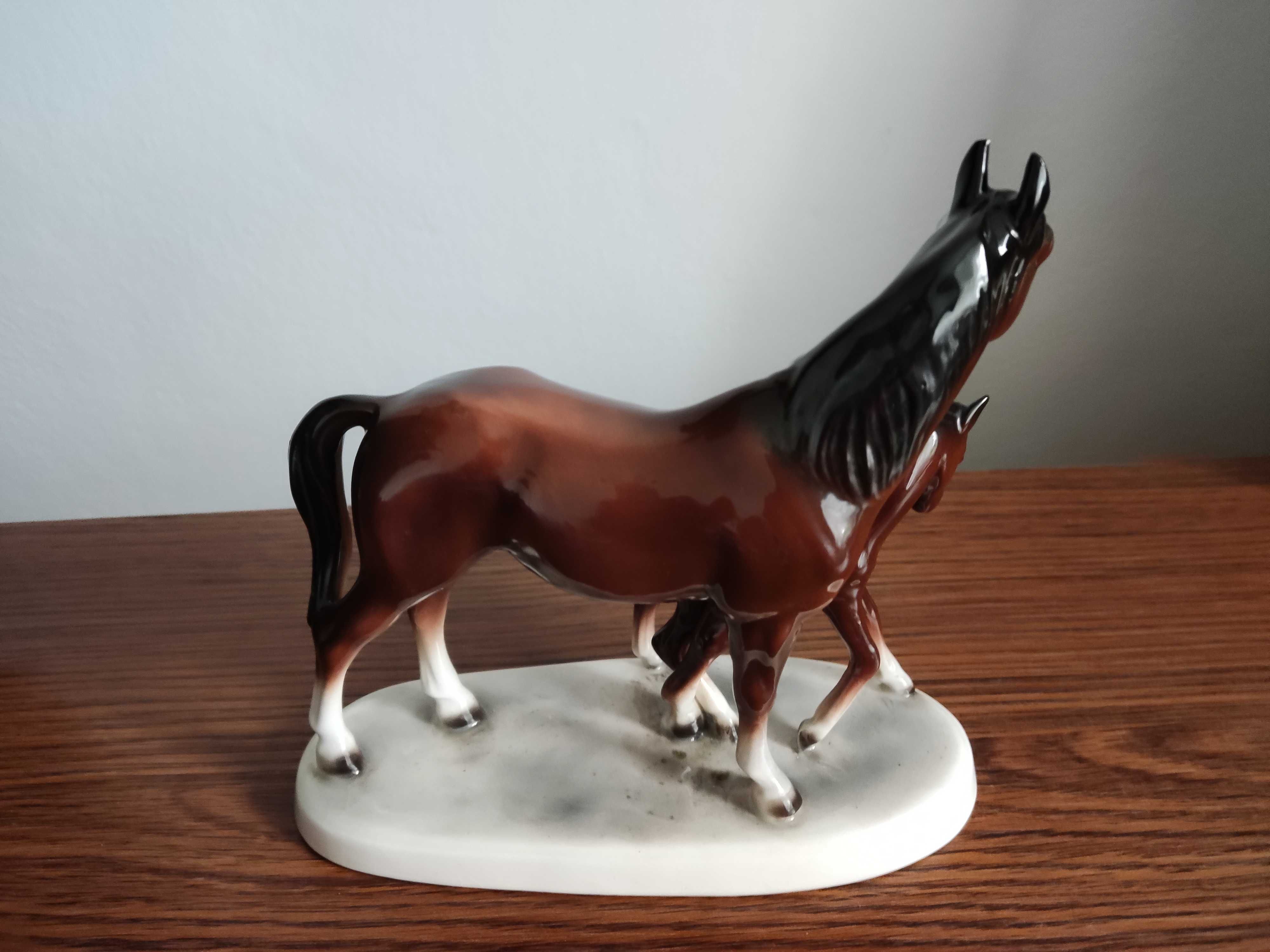 konie z porcelany z domowej kolekcji