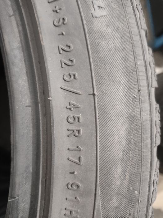 4x Opony zimowe 225 45 R17 2016r Nokian 5mm KOMPLET