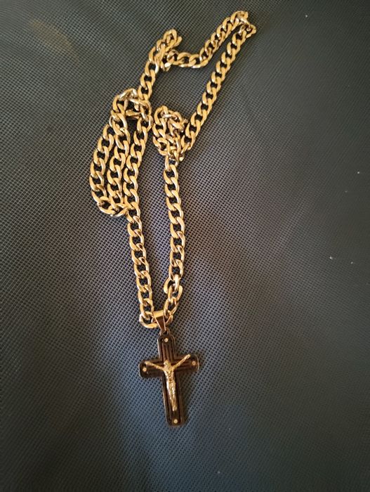 Fio de inox , com cruz tudo em inox obrigado