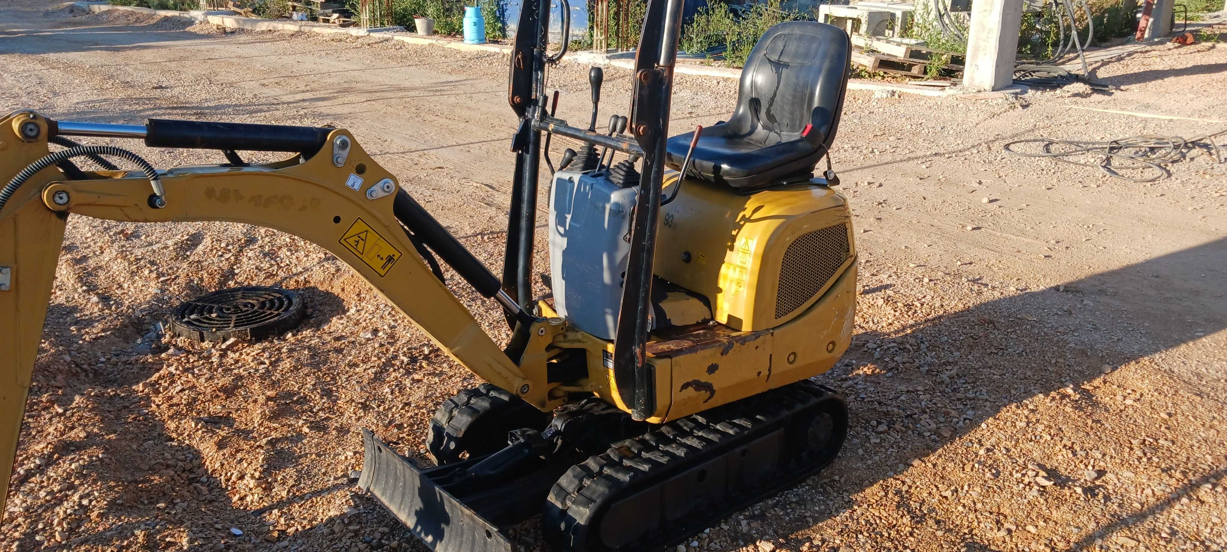 Mini Giratória CAT 300.9 de 2019