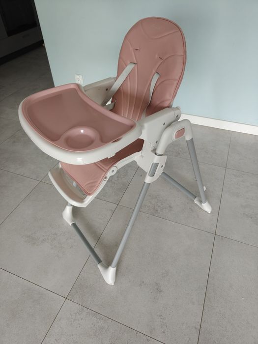Krzesełko do karmienia dla dziewczynki