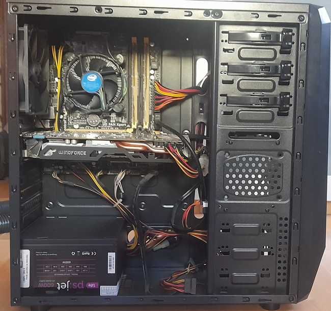 PC (torre) | Processador Intel i5 com Placa Gráfica NVIDIA GTX 960