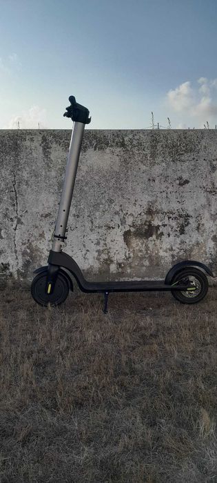 Trotinete Elétrica BONGO CECOTEC