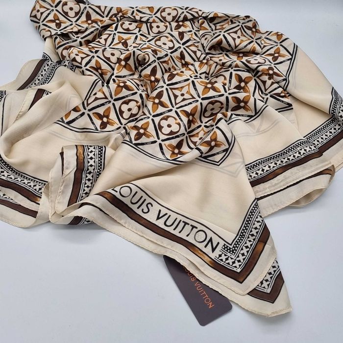 палантин парео  Louis Vuitton шаль шелковая парео LV louis Vuitton