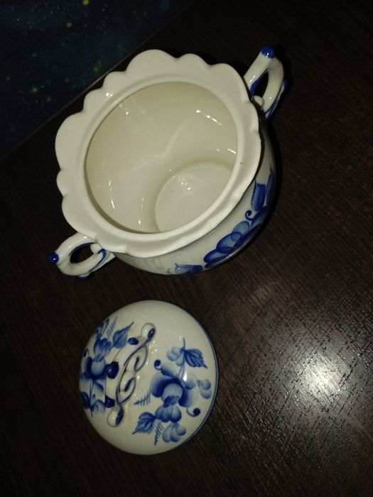 Винтажная фарфоровая сахарница Гжель