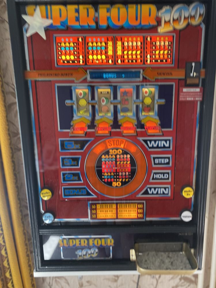 Automat Super Four -sprawny
