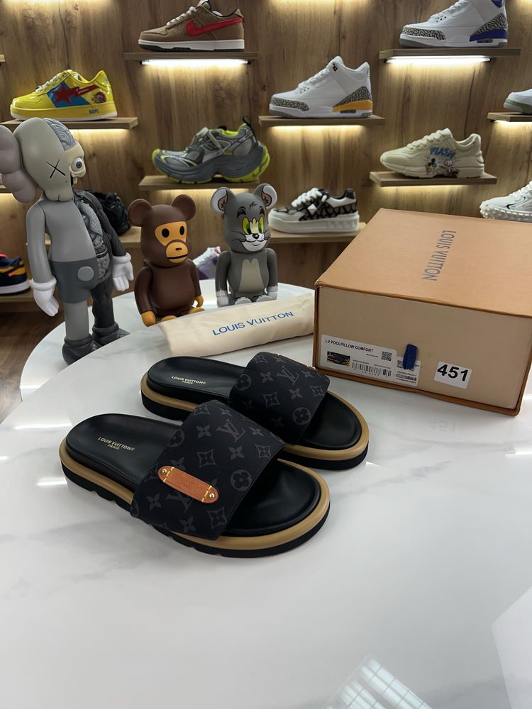 Тапочки сланці LOUIS VUITTON Lv Monogram logo Black