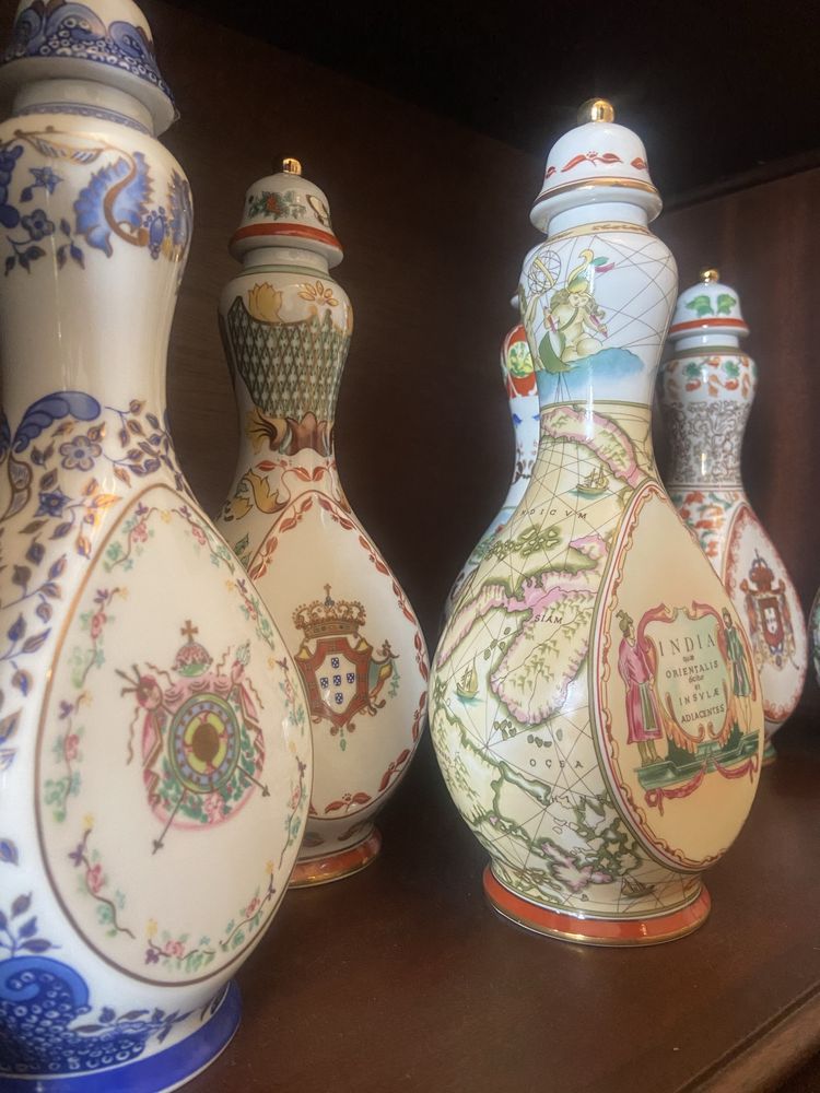 Garrafas de loiça companhia das indias
