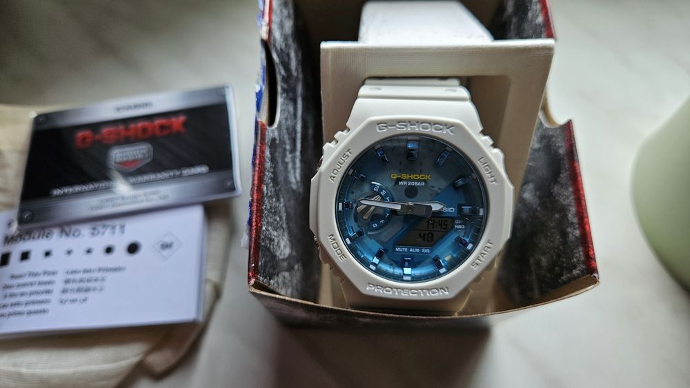 Zegarek Casio G-SHOCK octagon GA-2100AS. Nowy nie używany.