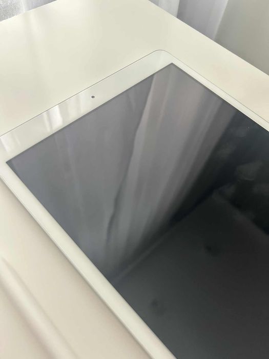 Sprzedam iPad 2020 (8. generacja) 32 GB WiFi  z Apple Pencil 1 gen.