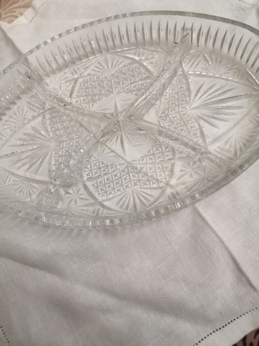 Prato vintage de vidro prensado para aperitivos. s