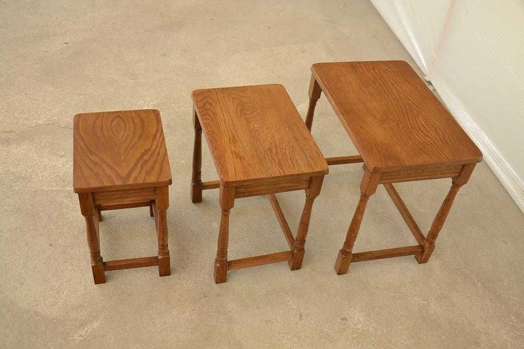 komplet stylowych stolików trojaki