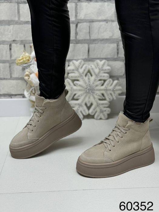 Жіночі шкіряні зимові черевики в кольорах