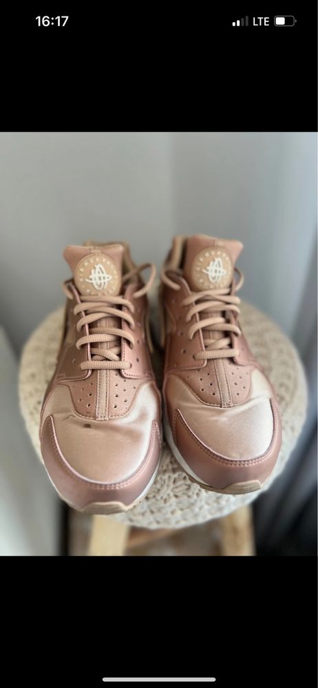 Nike air huarache rose gold