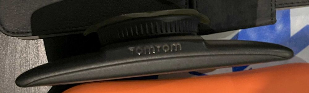 GPS Tomtom com cabo de carregamento e bolsa de transporte