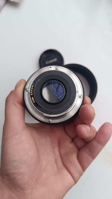 Lente Canon 50mm STM com parasol F1.8