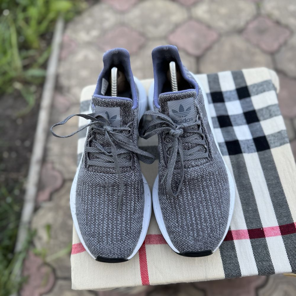 Кроссовки Adidas Swift Run Grey/White, 44,5 размер, Оригинал
