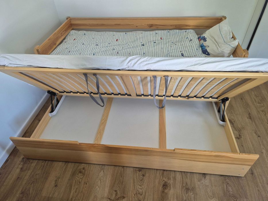 Łóżko podwójne z pojemnikiem na pościel