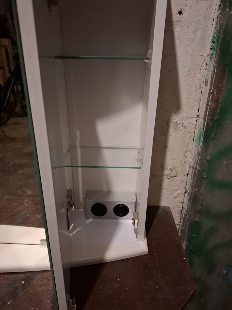 Szafka łazienkowa z lustrem